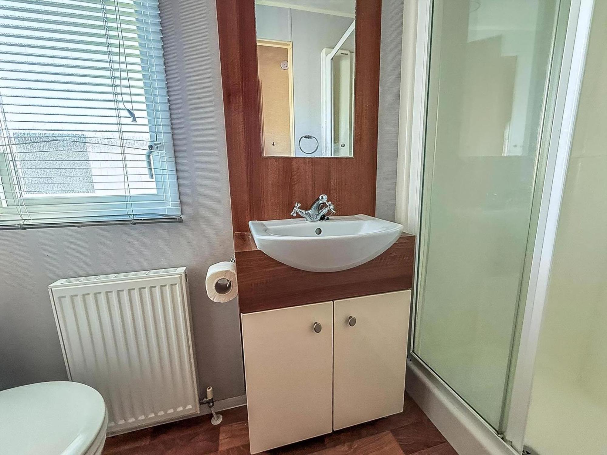 Superb Caravan With Decking And Free Wifi At Naze Marine Park Ref 17236C Walton-on-the-Naze Esterno foto
